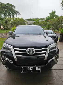 Toyota Fortuner 2016 Black Hitam