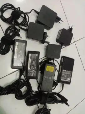Berbagai adaptor laptop
