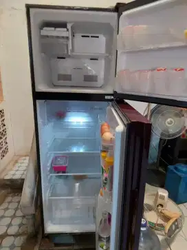 Kulkas sharp  2 pintu kondisi bagus