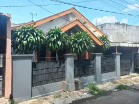 Dijual rumah luas tanah 160 m2 lokasi strategis pinggir tol Jatiasih