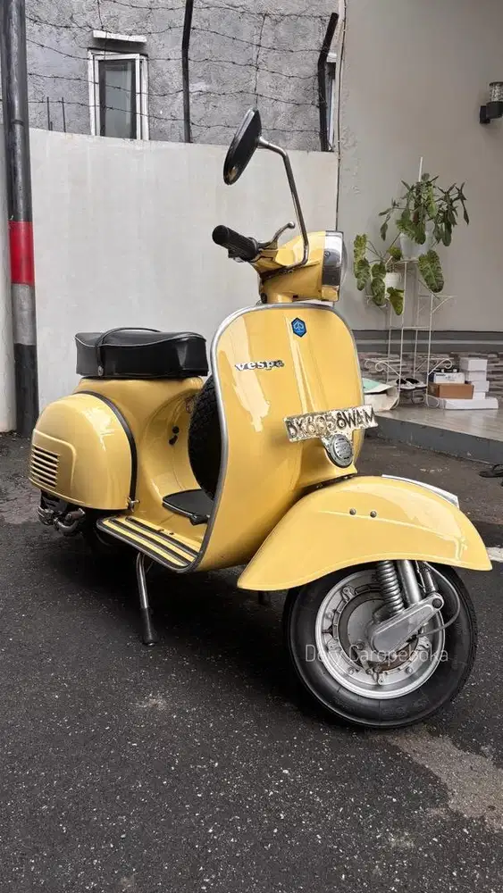 Vespa Sprint Veloce 1975 Yellow Rare Color
