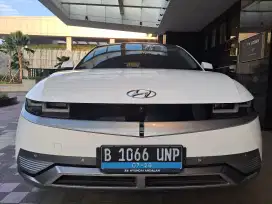 Hyundai IONIQ 5 Signature LR th 2023 white Gress