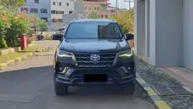 Toyota Fortuner VRZ 2.4 GR Sport Hitam Facelift 2021 Like New Low Km