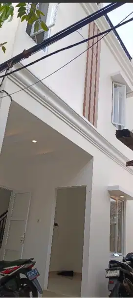 Rumah 3 Lantai Rooftop Kebagusan Jaksel