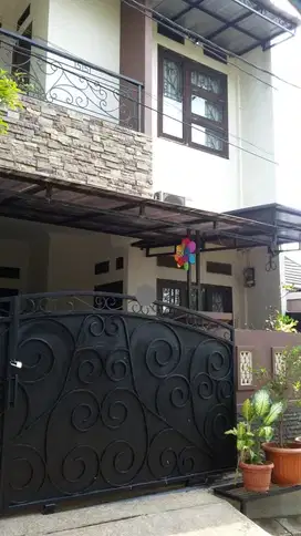 Dijual Rumah 2 lantai harga murah di Bukit Golf Cibubur