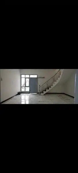 Rumah Strategis jual cepat murah, Taman Holis Indah