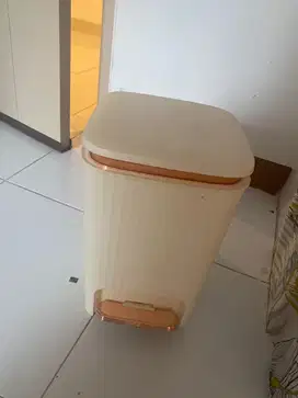Tempat sampah estetic