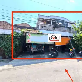 Rumah dan ruang usaha di lingkungan ramai dekat Jl raya Kartasura
