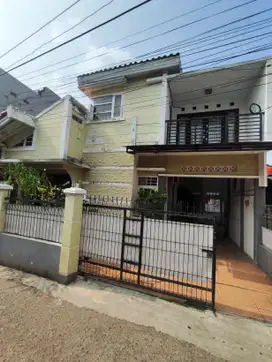 Rumah 2Lantai Bagus Murah Luas di Setia Jatiwaringin Pondokgede Bekasi