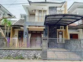 Rumah minimalis 2 Lantai Dekat luwes di Gentan Solo