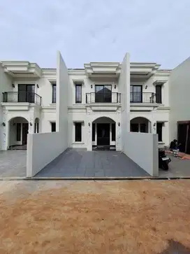 Dijual Rumah Mewah 2 Lantai Nempel Alun-Alun GDC