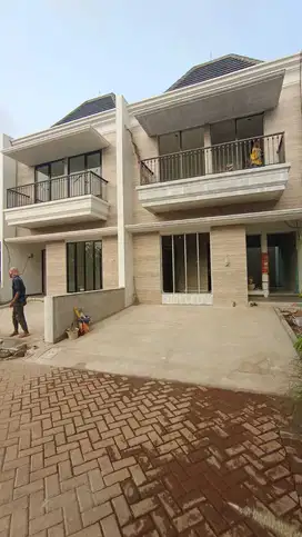 Rumah Baru 2 Lantai Amerika Clasik di Setia Jatiwaringin Pondokgede