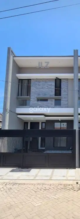 RUMAH GRESS  DEKAT HOKKY MERR, HADAP SELATAN, ONE GATE Sistem