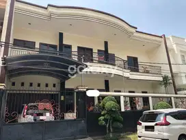 RUMAH CLASSIC TERAWAT DARMO HILL SURABAYA
