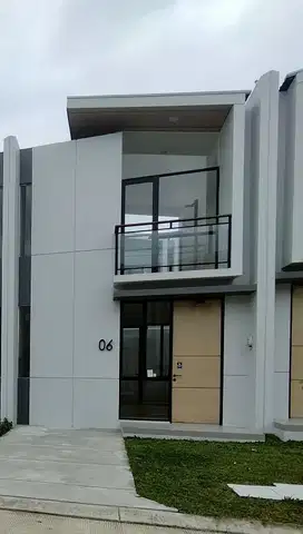 Disewakan rumah type 2 lantai cluster baru area Lippo Cikarang