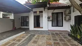 DISEWAKAN RUMAH DALAM KOMPLEK ASRI NYAMAN DI CIREUNDEU