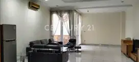 Di SEWA Kan Rumah CAMAR INDAH Strategis-Furnished