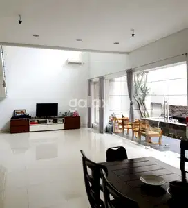 Rumah Mewah Siap Huni & Terawat Di GRAHA FAMILI FAMILY