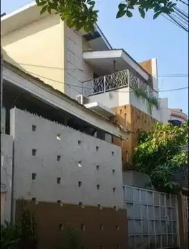 Rumah CAKEP LT 200m2 dekat Aviary de hakim jl wadas