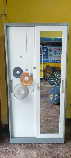 Lemari ,Rak Piring,Meja Makan Dan Meja Rias
