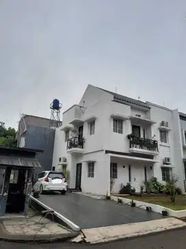 Rumah Hook 2 Lantai Rapih Siap Huni Di Raffles Hills Cibubur