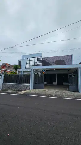 Dijual Rumah Semi Furnished Siap Huni dan Strategis di Tidar, Malang