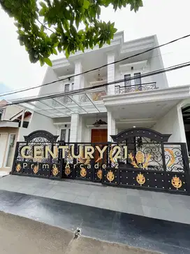 Rumah Fully Furnished American Classic di Sektor 9 Bintaro OM-15756