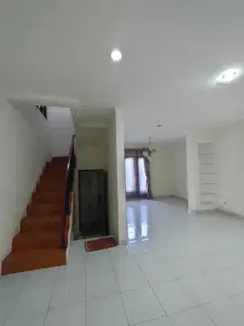 Rumah Strategis di Jalan Cicalengka Raya Antapani