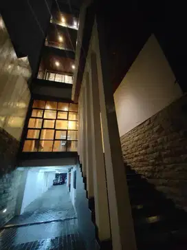 GEDUNG KANTOR SUPER MEWAH 5 LANTAI EMBONG CERME, PUSAT KOTA SURABAYA