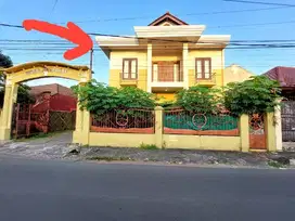 RUMAH 2½ LANTAI UTARA UGM YOGYAKARTA