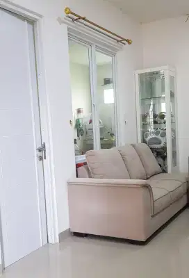 Sofa empuk warna cream khaki