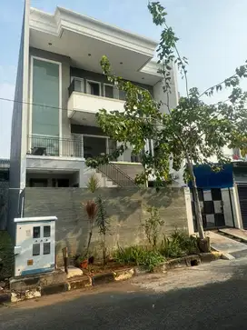 Rumah mewah 3 lantai di grisenda harga termurah