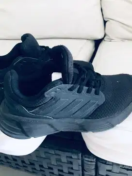 Sepatu runing adidas ukuran 36 baru lupa taruh di gudang