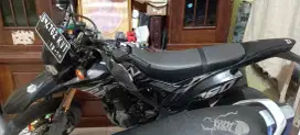 D'Tracker Hitam