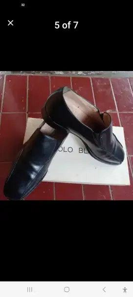 Sepatu kulit MANOLO BLAHNIK (Italy)