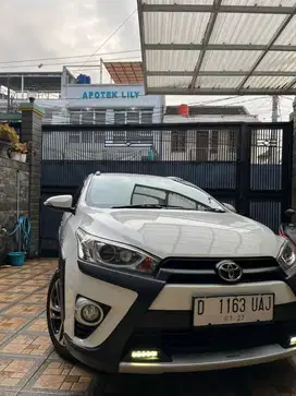 Yaris Heykers AT 2017 Super White LOW KM!