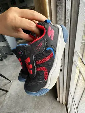 Sepatu anak cowok