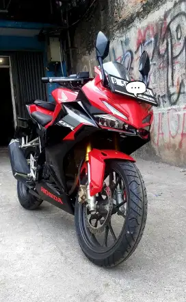 Honda CBR 150 R ( KTP daerah Bi jelek bs kredit ) 150r