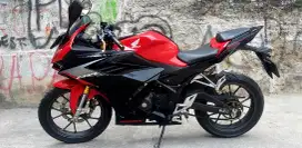 Honda CBR 150 R ( KTP daerah Bi jelek bs kredit ) 150r