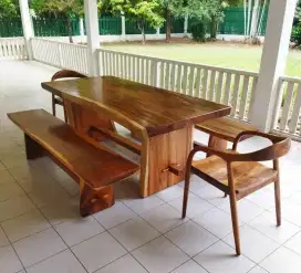 Meja kayu Utuh Besar