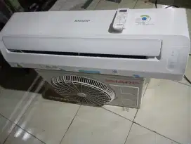 AC Sharp 1/2 PK like new ,pakaian baru 5 bulan Gress original pabrik