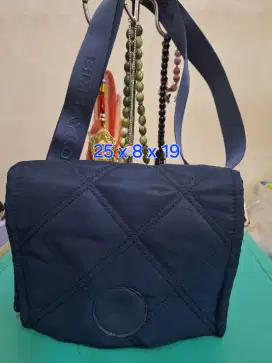 Tas selempang branded 
Bimbay lola uk 25 x 8 x 19 
Limited edition