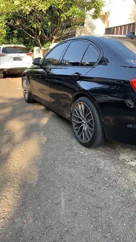 BMW 320i 2015 Bensin