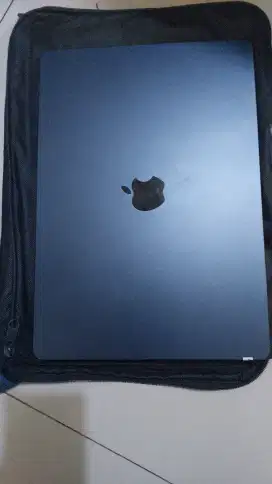 MacBook Air M2/14inch/2022/8gb/256gb ( no minus)