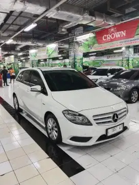 B200 w246 2012 White  bisa krdt