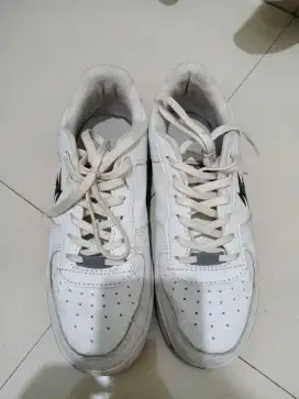 sepatu corvalue putih