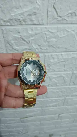 Jam tangan pria