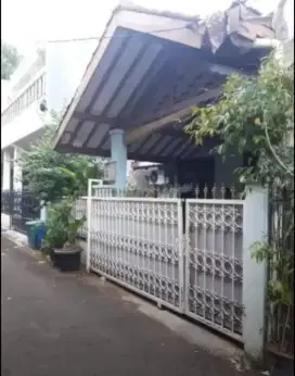 Rumah nyaman, strategis di Rawamangun