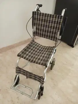 Kursi roda krisbow kotak kotak