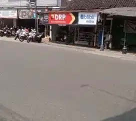 Tanah ada Bangunan kios Strategis buat buka usaha di tepi jln.raya